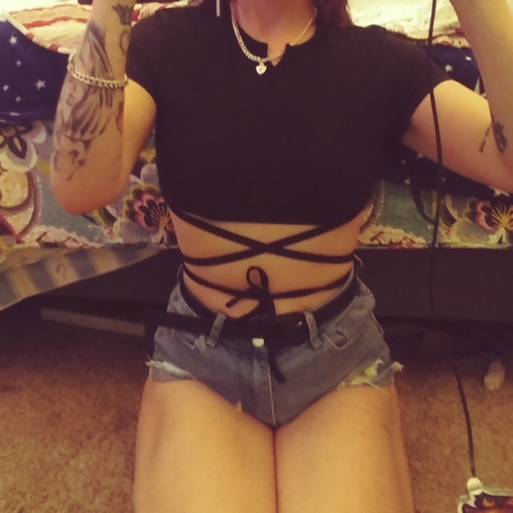 Size small, black, cropped tie around top